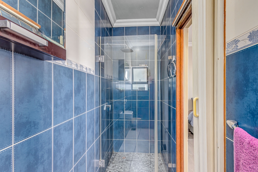 5 Bedroom Property for Sale in Blue Valley Golf Estate Gauteng