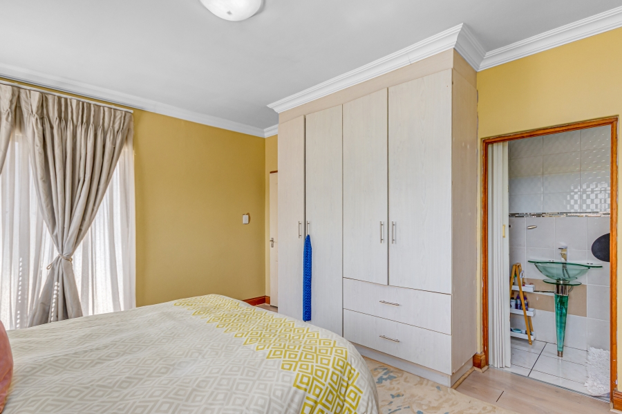 5 Bedroom Property for Sale in Blue Valley Golf Estate Gauteng