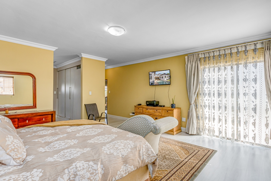 5 Bedroom Property for Sale in Blue Valley Golf Estate Gauteng