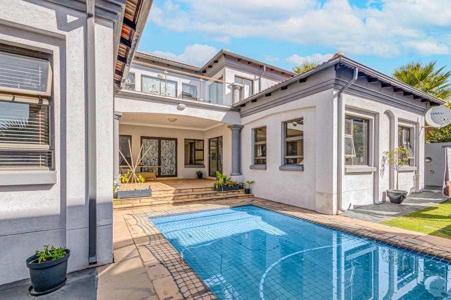5 Bedroom Property for Sale in Blue Valley Golf Estate Gauteng