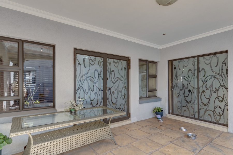 5 Bedroom Property for Sale in Blue Valley Golf Estate Gauteng
