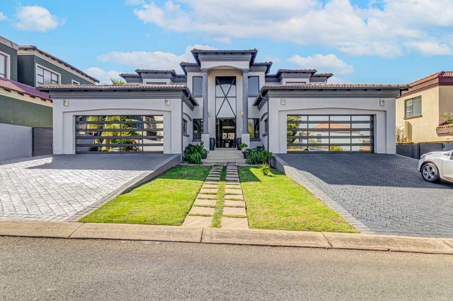 5 Bedroom Property for Sale in Blue Valley Golf Estate Gauteng