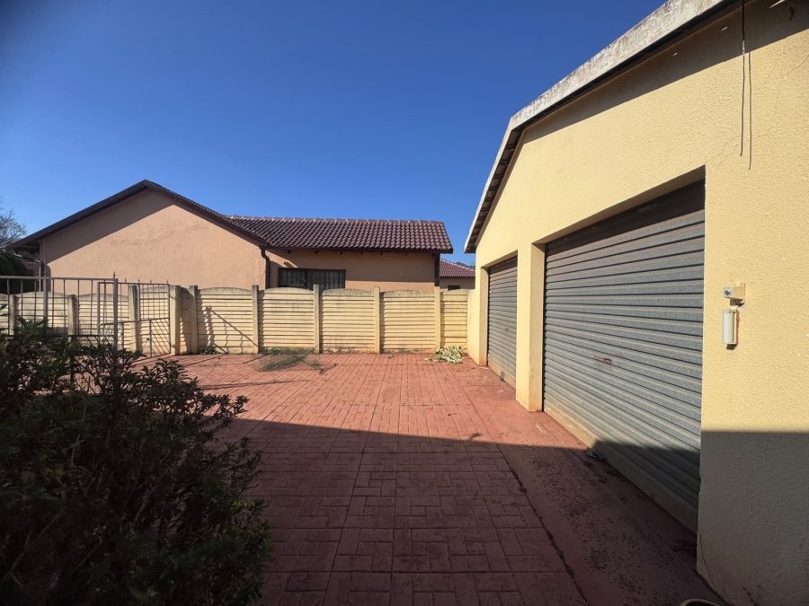 2 Bedroom Property for Sale in Dawn Park Gauteng