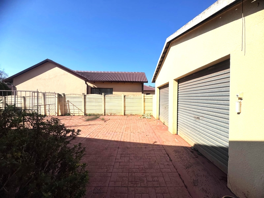 2 Bedroom Property for Sale in Dawn Park Gauteng