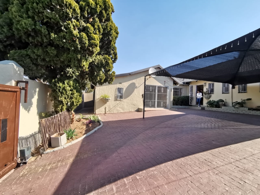3 Bedroom Property for Sale in Lindhaven Gauteng