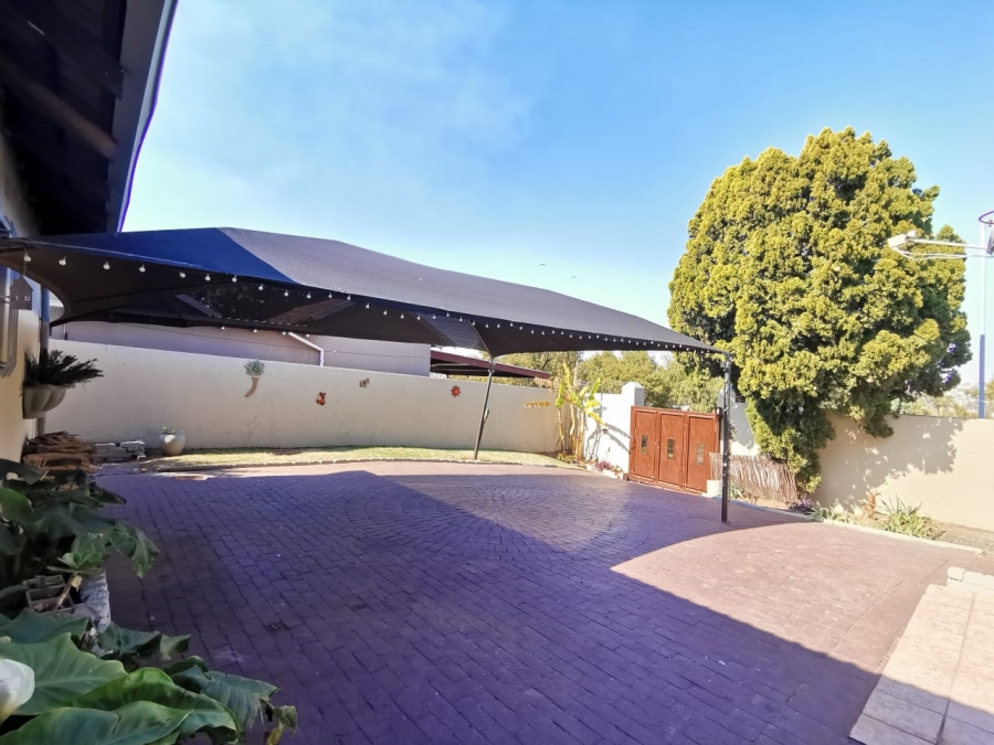 3 Bedroom Property for Sale in Lindhaven Gauteng
