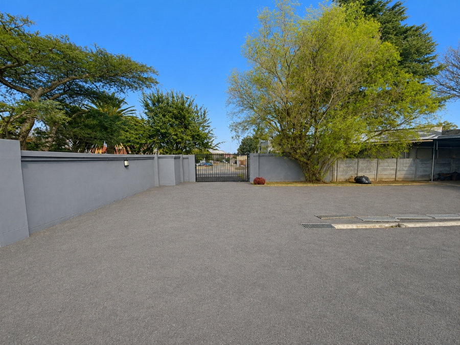 To Let Commercial Property for Rent in Croydon Gauteng
