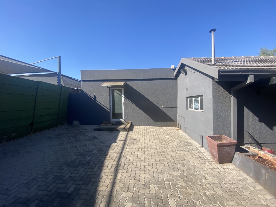 To Let Commercial Property for Rent in Croydon Gauteng