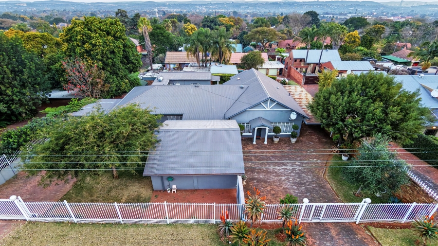 5 Bedroom Property for Sale in Waverley Gauteng
