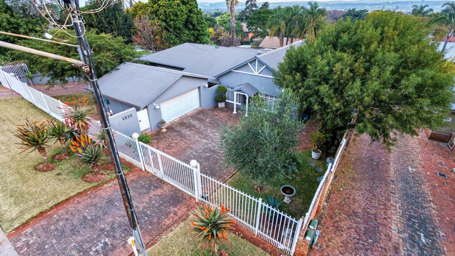 5 Bedroom Property for Sale in Waverley Gauteng