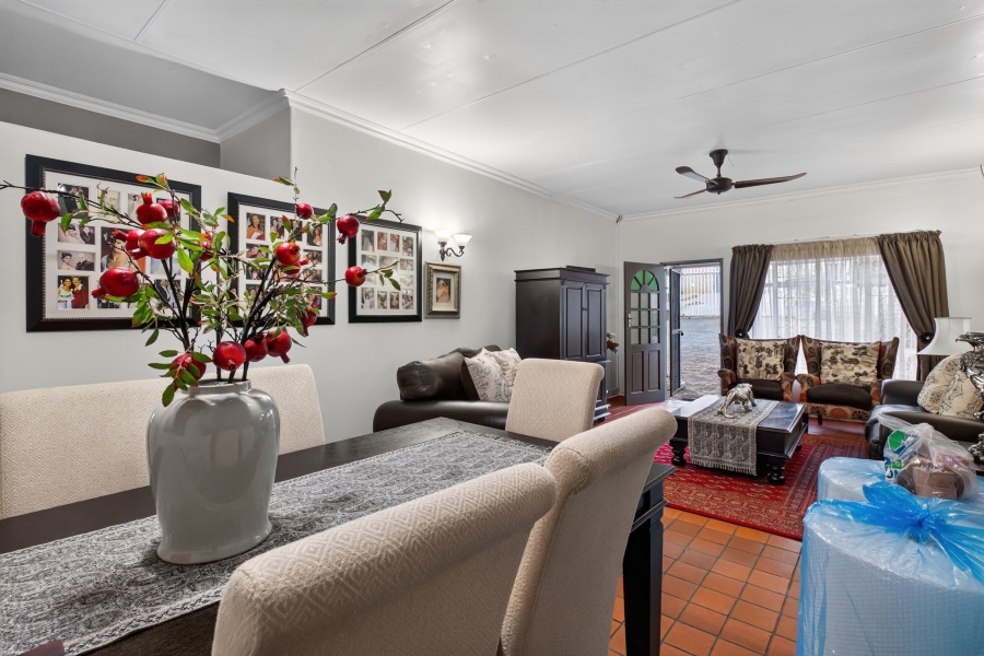 5 Bedroom Property for Sale in Waverley Gauteng