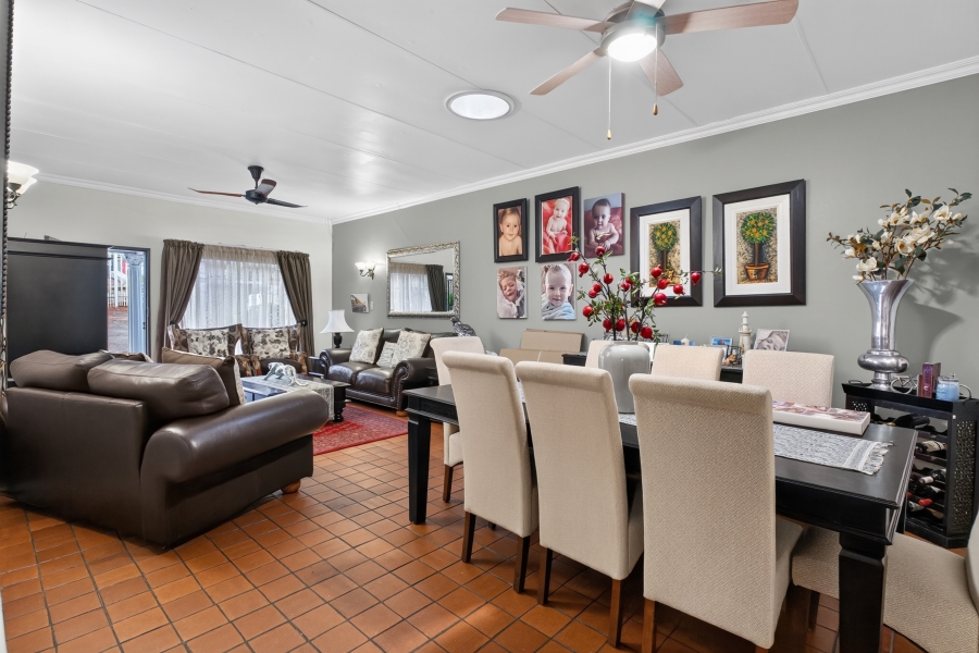5 Bedroom Property for Sale in Waverley Gauteng