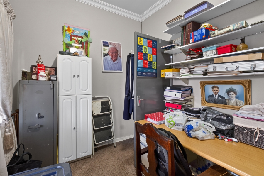 5 Bedroom Property for Sale in Waverley Gauteng