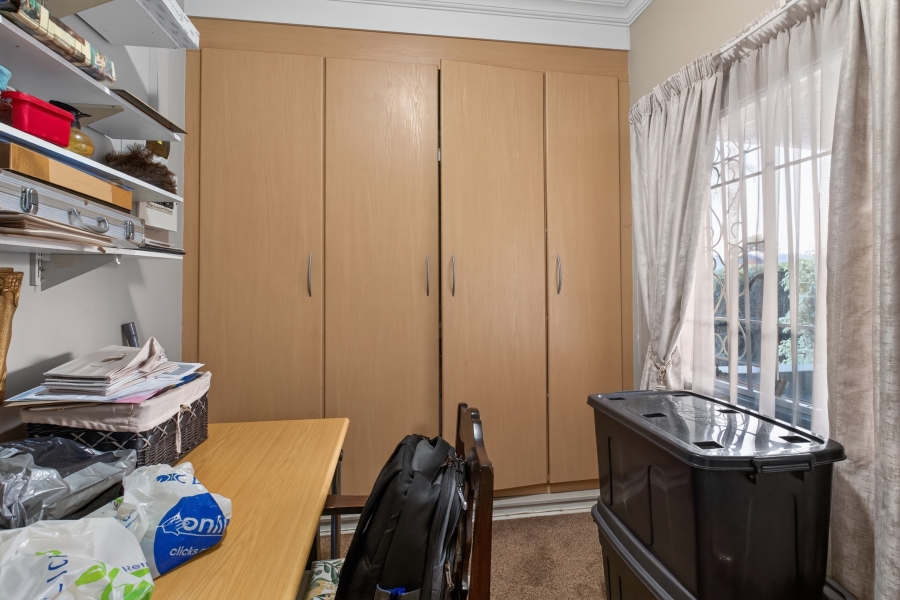 5 Bedroom Property for Sale in Waverley Gauteng