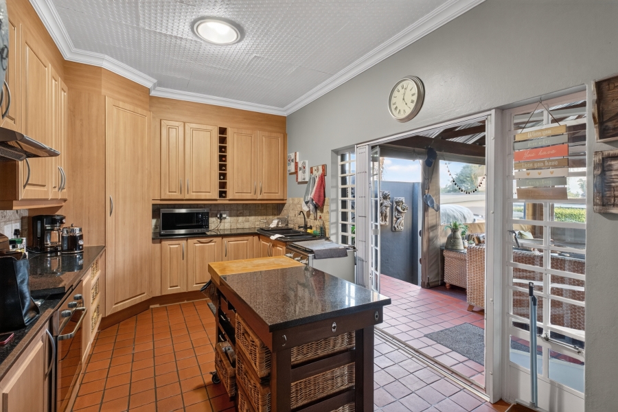 5 Bedroom Property for Sale in Waverley Gauteng