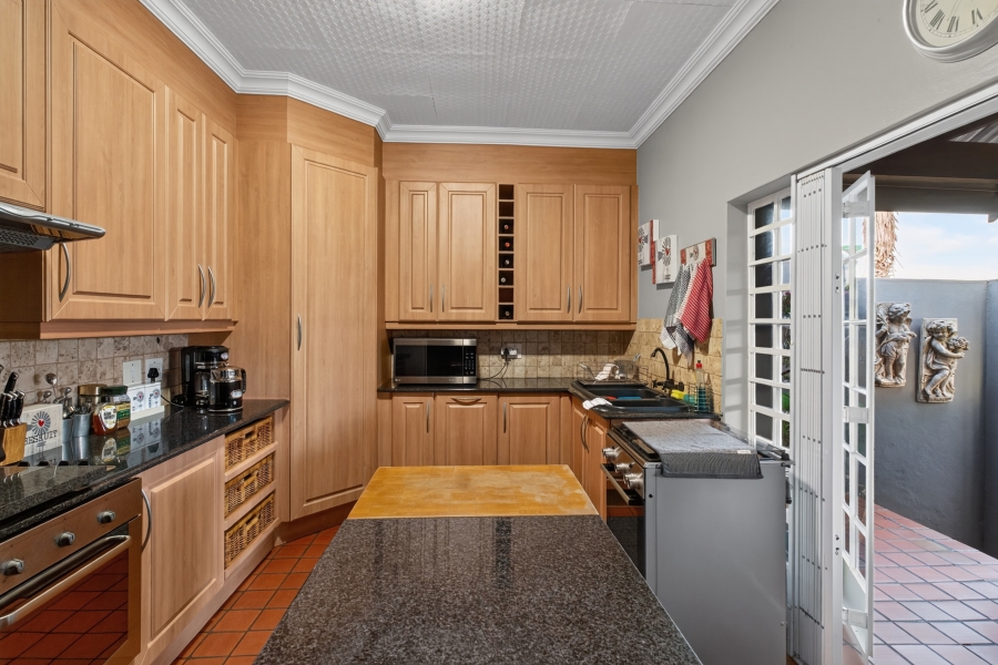 5 Bedroom Property for Sale in Waverley Gauteng