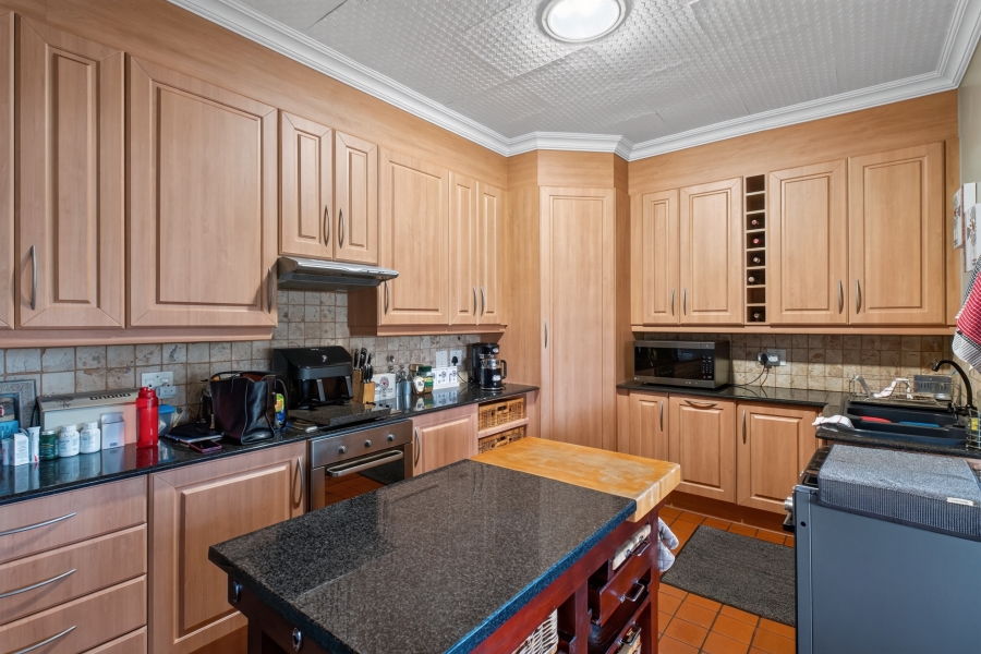 5 Bedroom Property for Sale in Waverley Gauteng