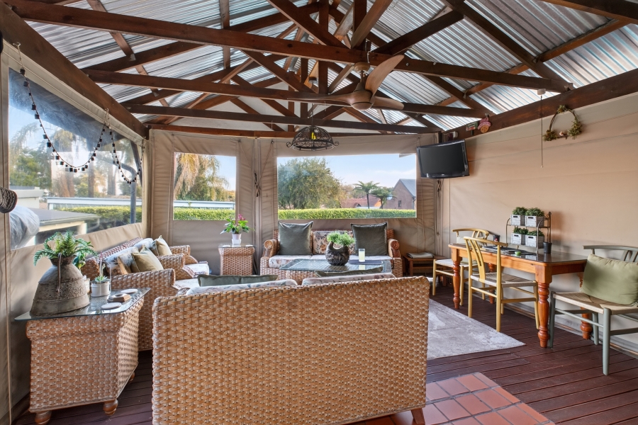 5 Bedroom Property for Sale in Waverley Gauteng