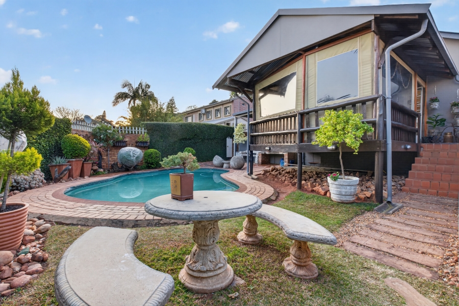 5 Bedroom Property for Sale in Waverley Gauteng