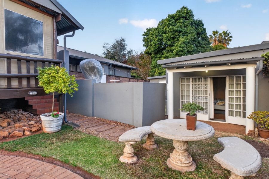 5 Bedroom Property for Sale in Waverley Gauteng
