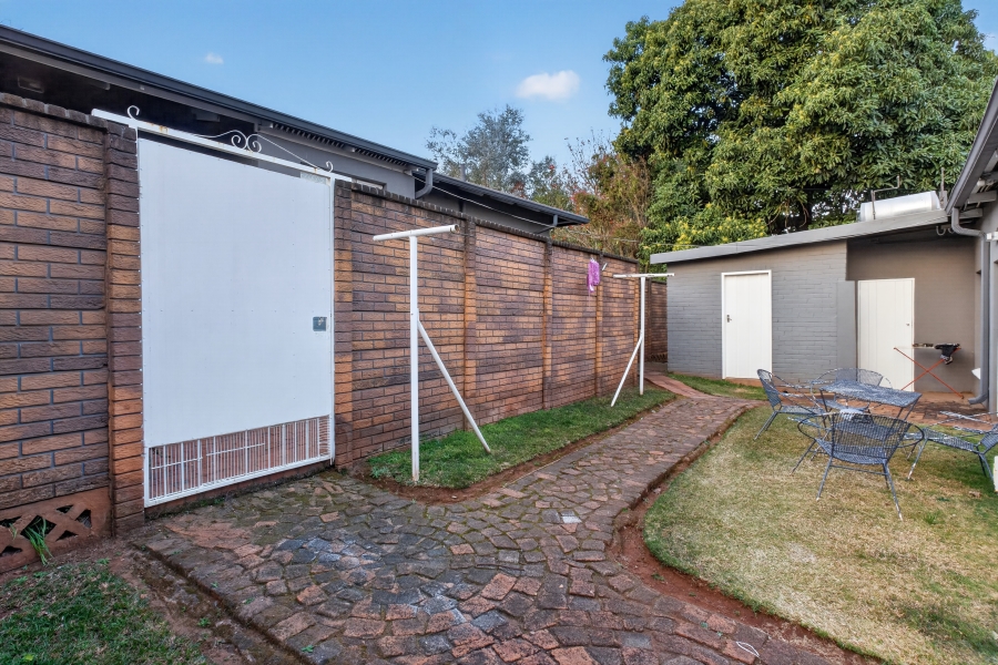 5 Bedroom Property for Sale in Waverley Gauteng
