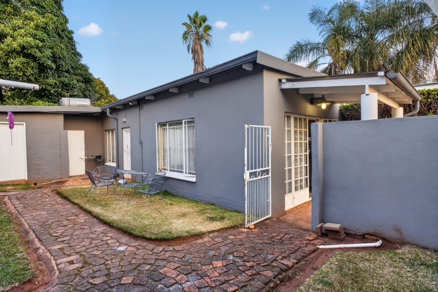 5 Bedroom Property for Sale in Waverley Gauteng