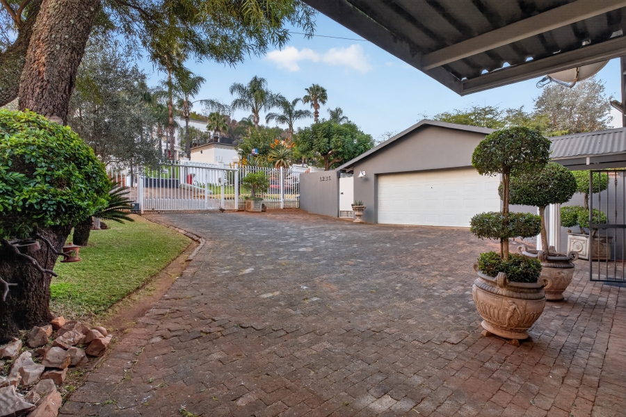 5 Bedroom Property for Sale in Waverley Gauteng