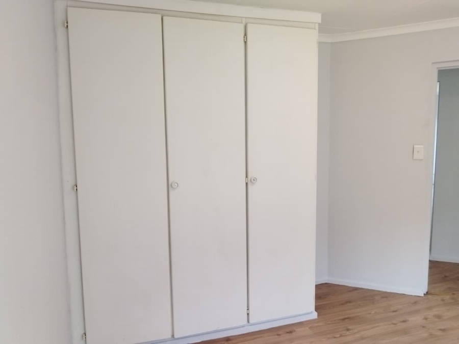To Let 2 Bedroom Property for Rent in Helderkruin Gauteng