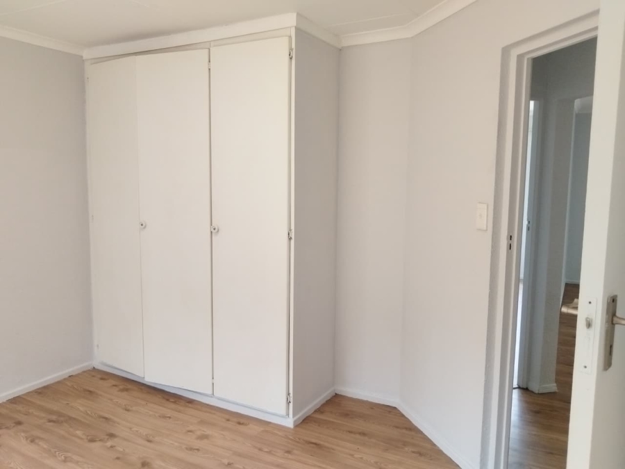 To Let 2 Bedroom Property for Rent in Helderkruin Gauteng
