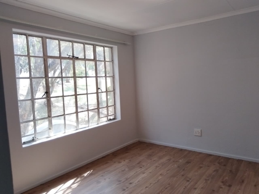 To Let 2 Bedroom Property for Rent in Helderkruin Gauteng