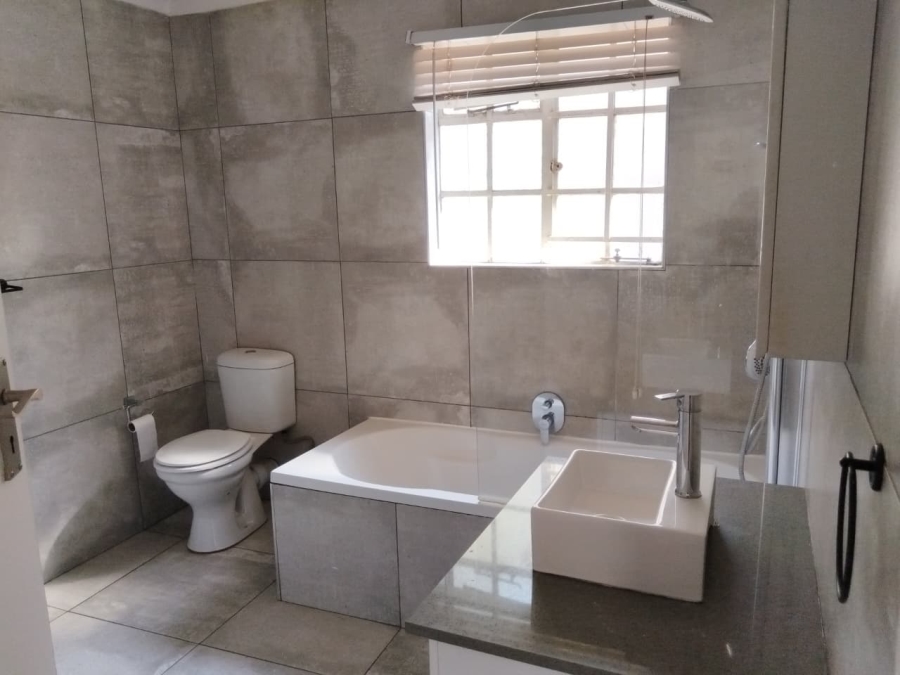 To Let 2 Bedroom Property for Rent in Helderkruin Gauteng