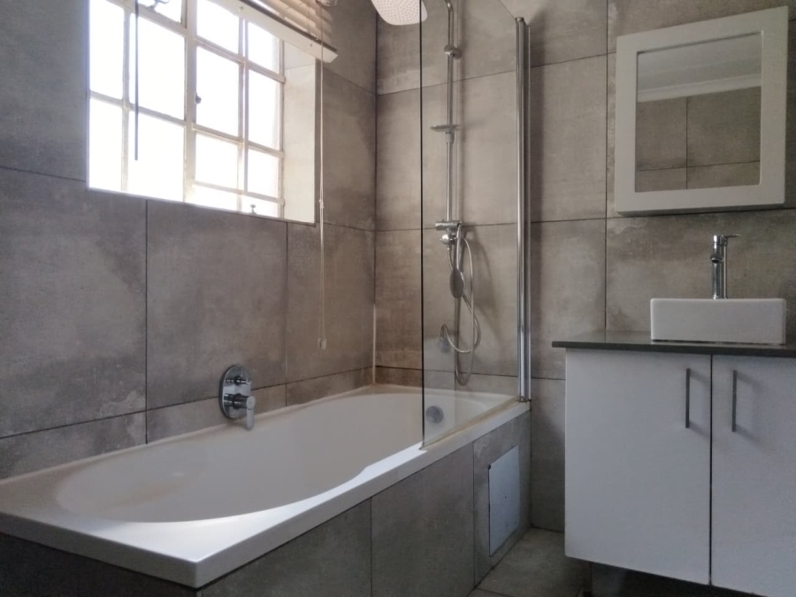 To Let 2 Bedroom Property for Rent in Helderkruin Gauteng