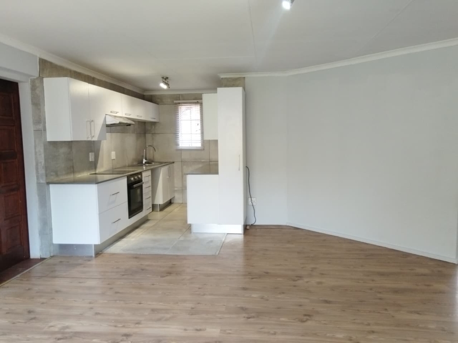 To Let 2 Bedroom Property for Rent in Helderkruin Gauteng
