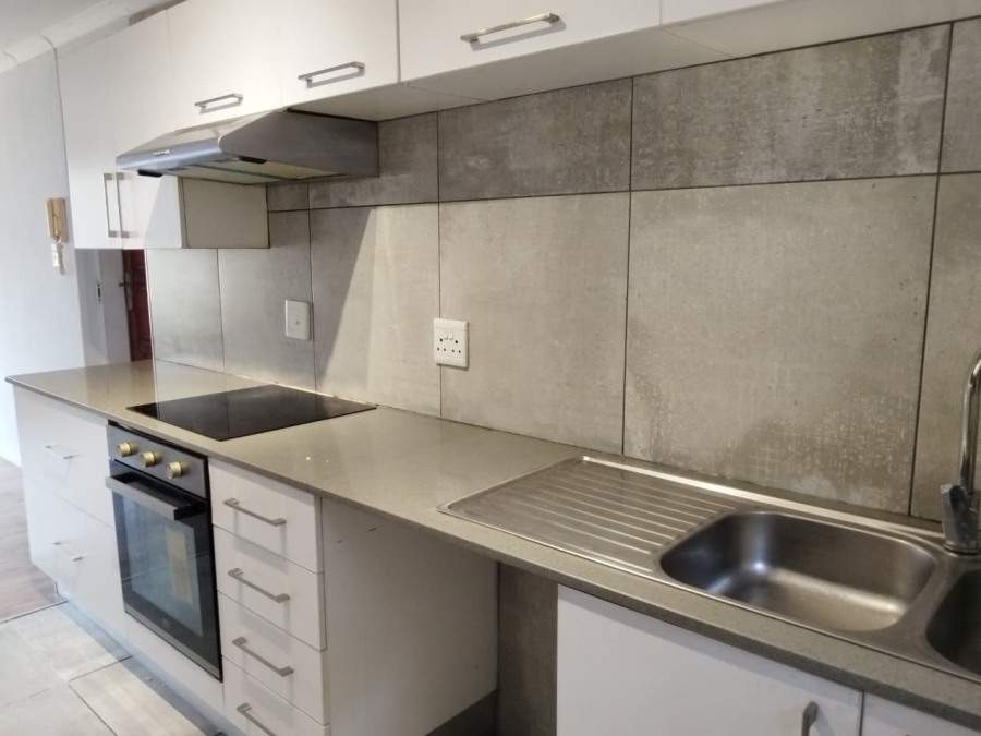 To Let 2 Bedroom Property for Rent in Helderkruin Gauteng