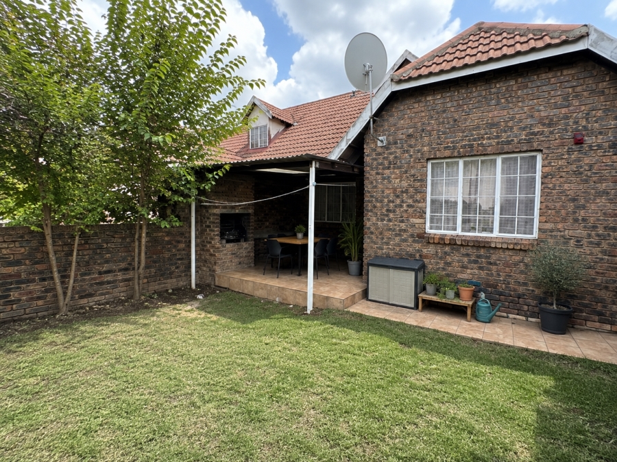 2 Bedroom Property for Sale in Florida Lake Gauteng