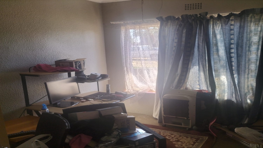 4 Bedroom Property for Sale in Theoville Gauteng