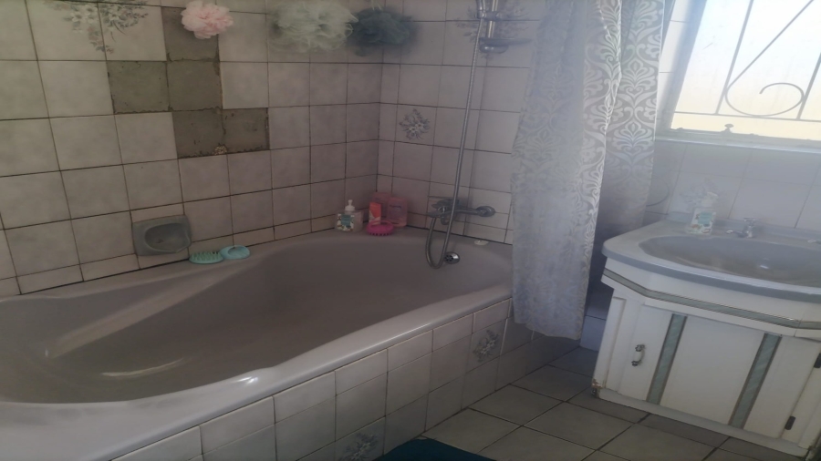 4 Bedroom Property for Sale in Theoville Gauteng