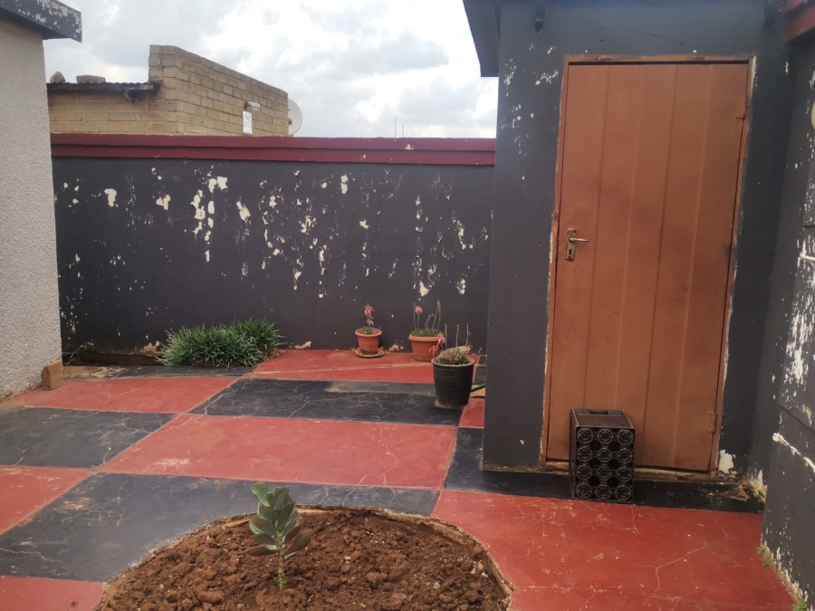 5 Bedroom Property for Sale in Lakeside Gauteng