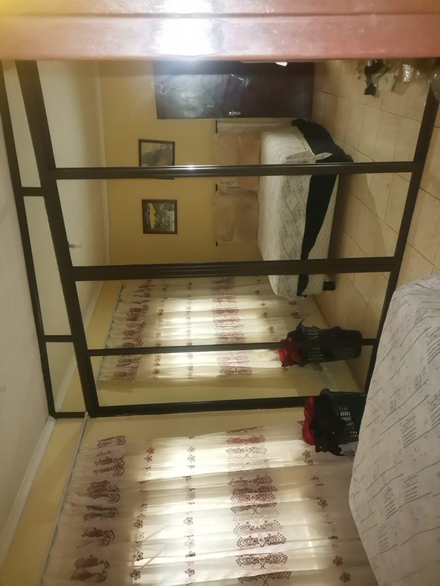 5 Bedroom Property for Sale in Lakeside Gauteng