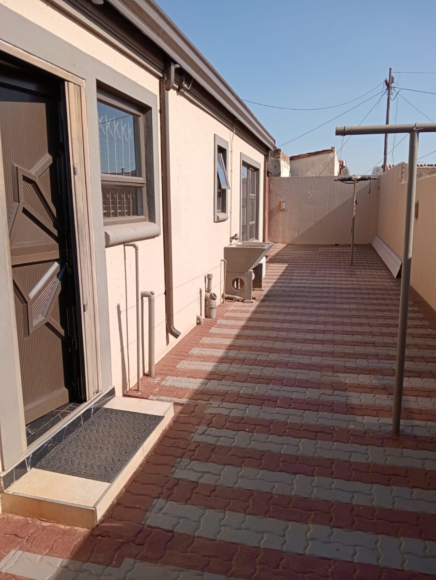 2 Bedroom Property for Sale in Sebokeng Zone 11 Gauteng