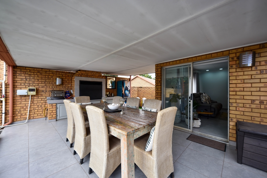 4 Bedroom Property for Sale in Equestria Gauteng