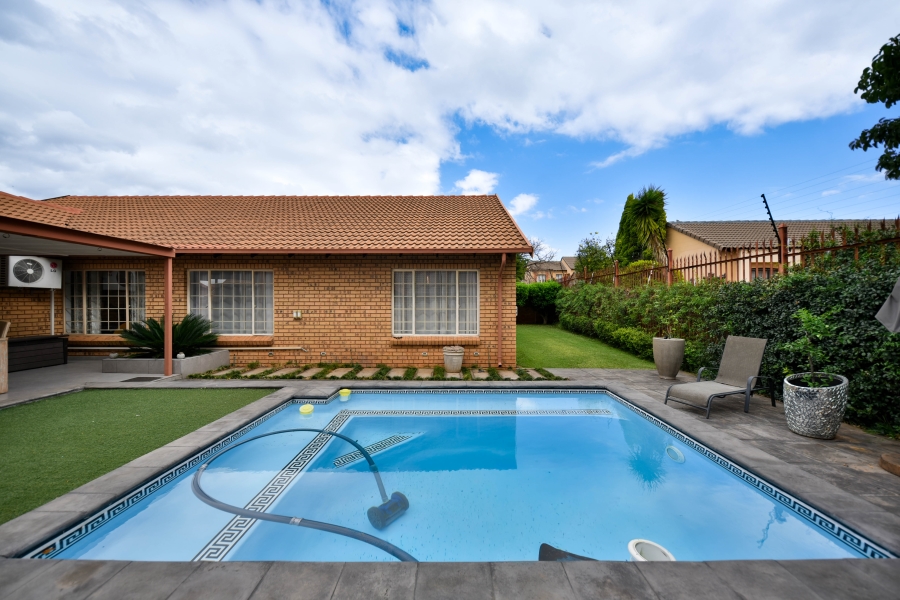 4 Bedroom Property for Sale in Equestria Gauteng