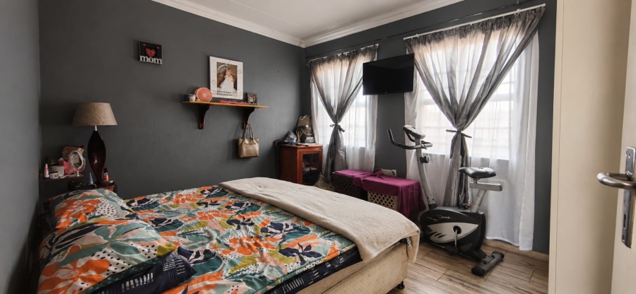 2 Bedroom Property for Sale in Cloverdene Gauteng