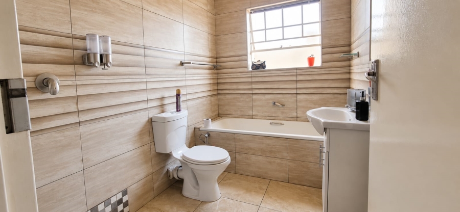 2 Bedroom Property for Sale in Cloverdene Gauteng