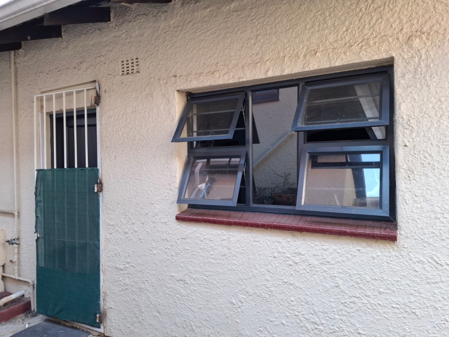 To Let 1 Bedroom Property for Rent in Lombardy East Gauteng