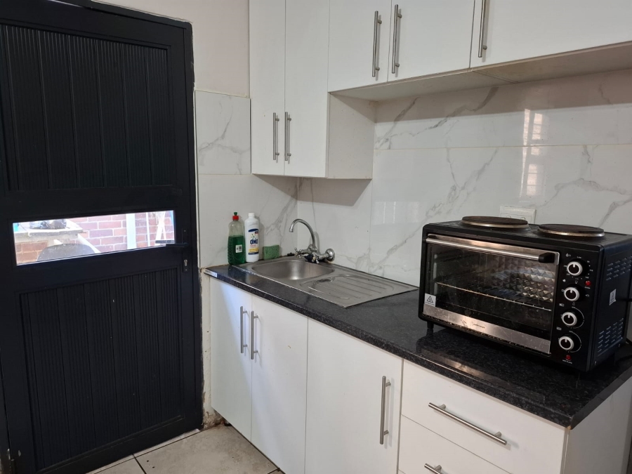 To Let 1 Bedroom Property for Rent in Lombardy East Gauteng