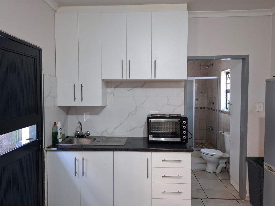 To Let 1 Bedroom Property for Rent in Lombardy East Gauteng