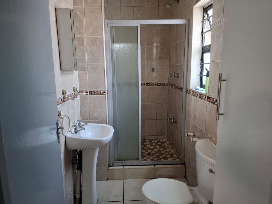 To Let 1 Bedroom Property for Rent in Lombardy East Gauteng