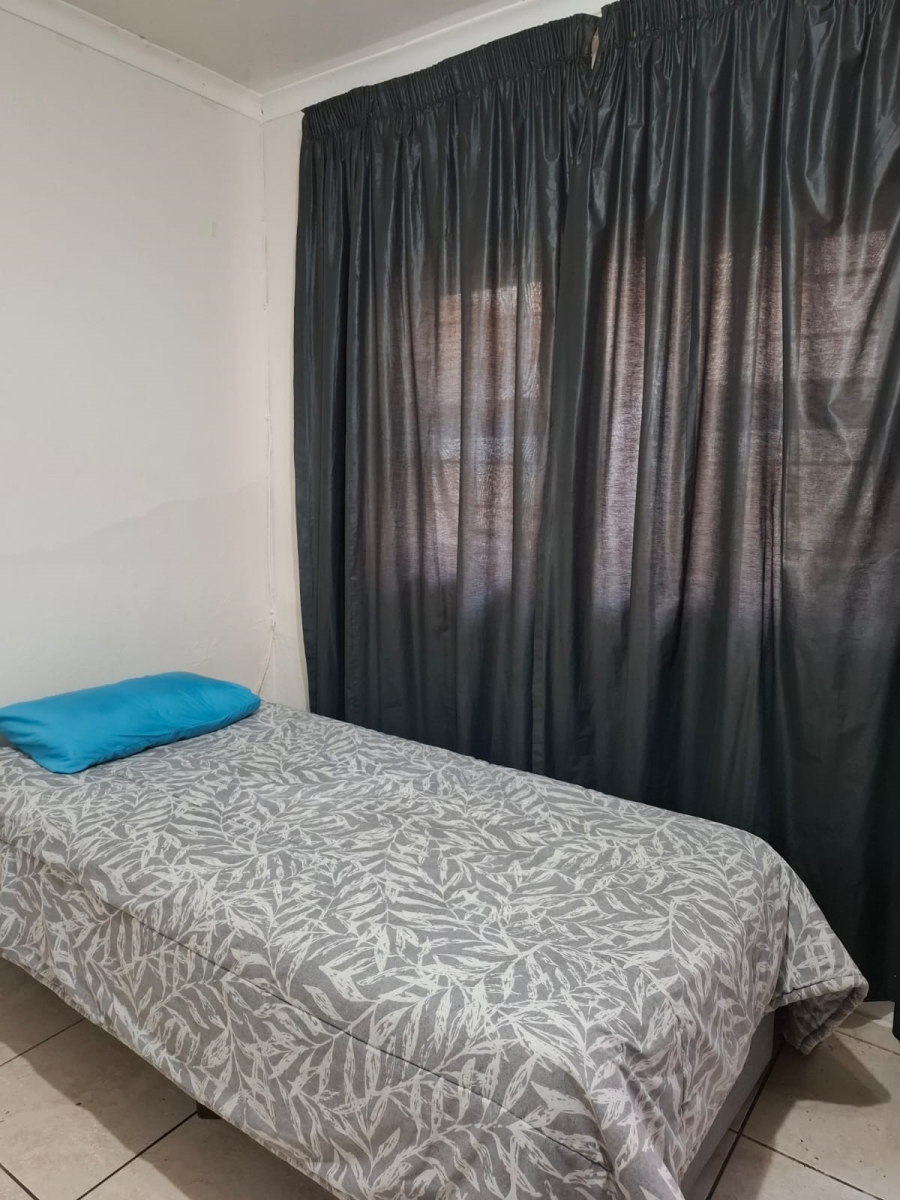 To Let 1 Bedroom Property for Rent in Lombardy East Gauteng