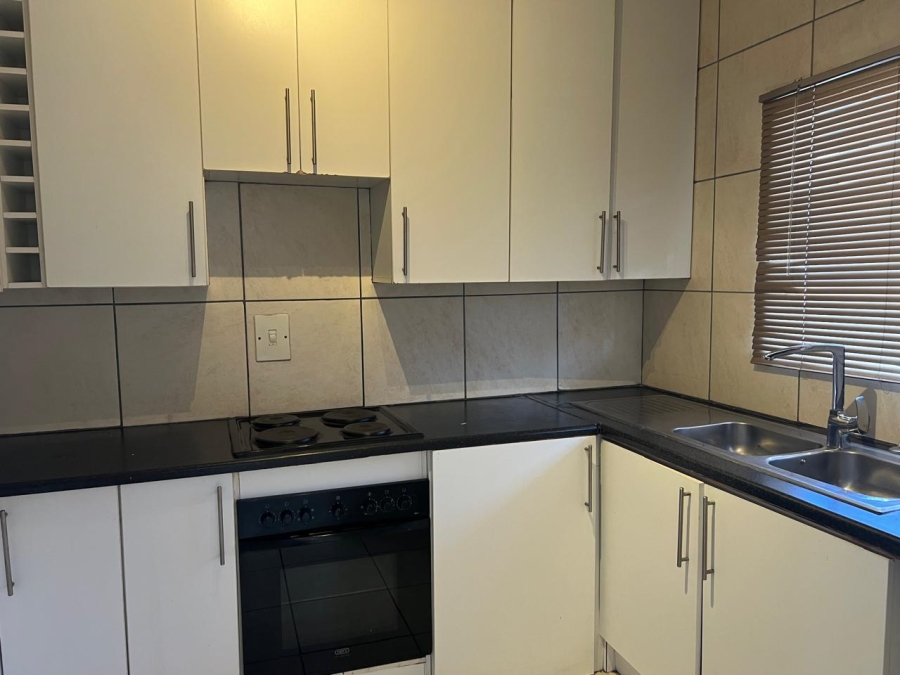To Let 2 Bedroom Property for Rent in Woodmead Gauteng
